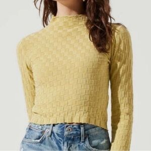 ASTR Green Textured Women's Top